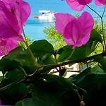 Mare Front Apartament Haraki