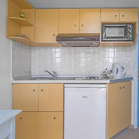 Mare Front Apartment *