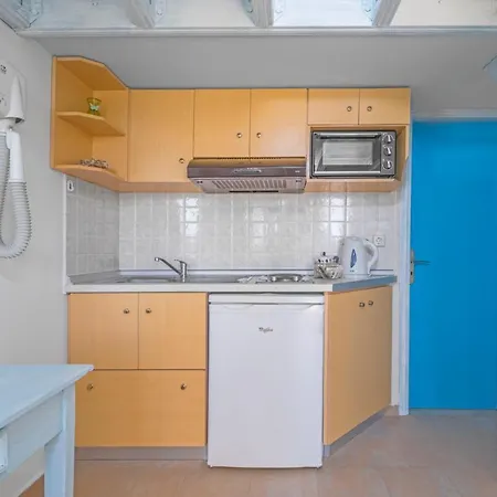 Mare Front Apartment Haraki